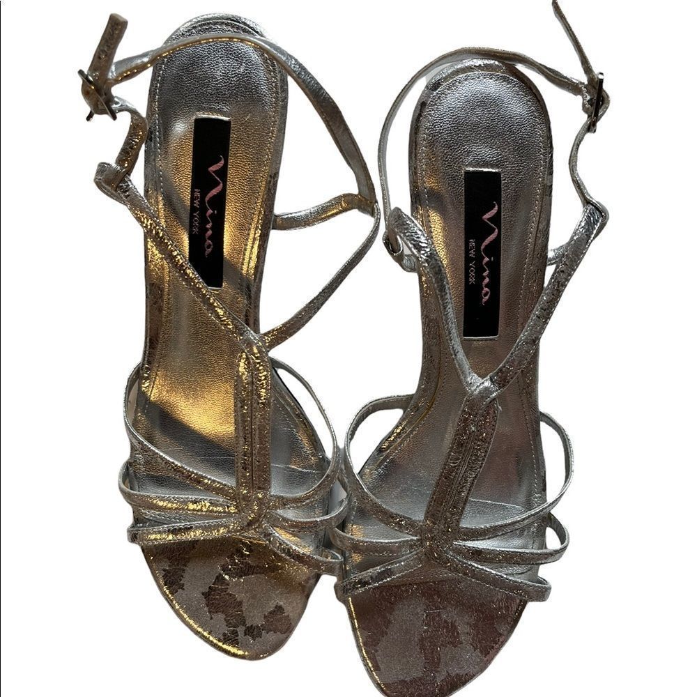 Nina New York  Silver Kitten Heel sandals Sz 8.5 M crinkly look silver